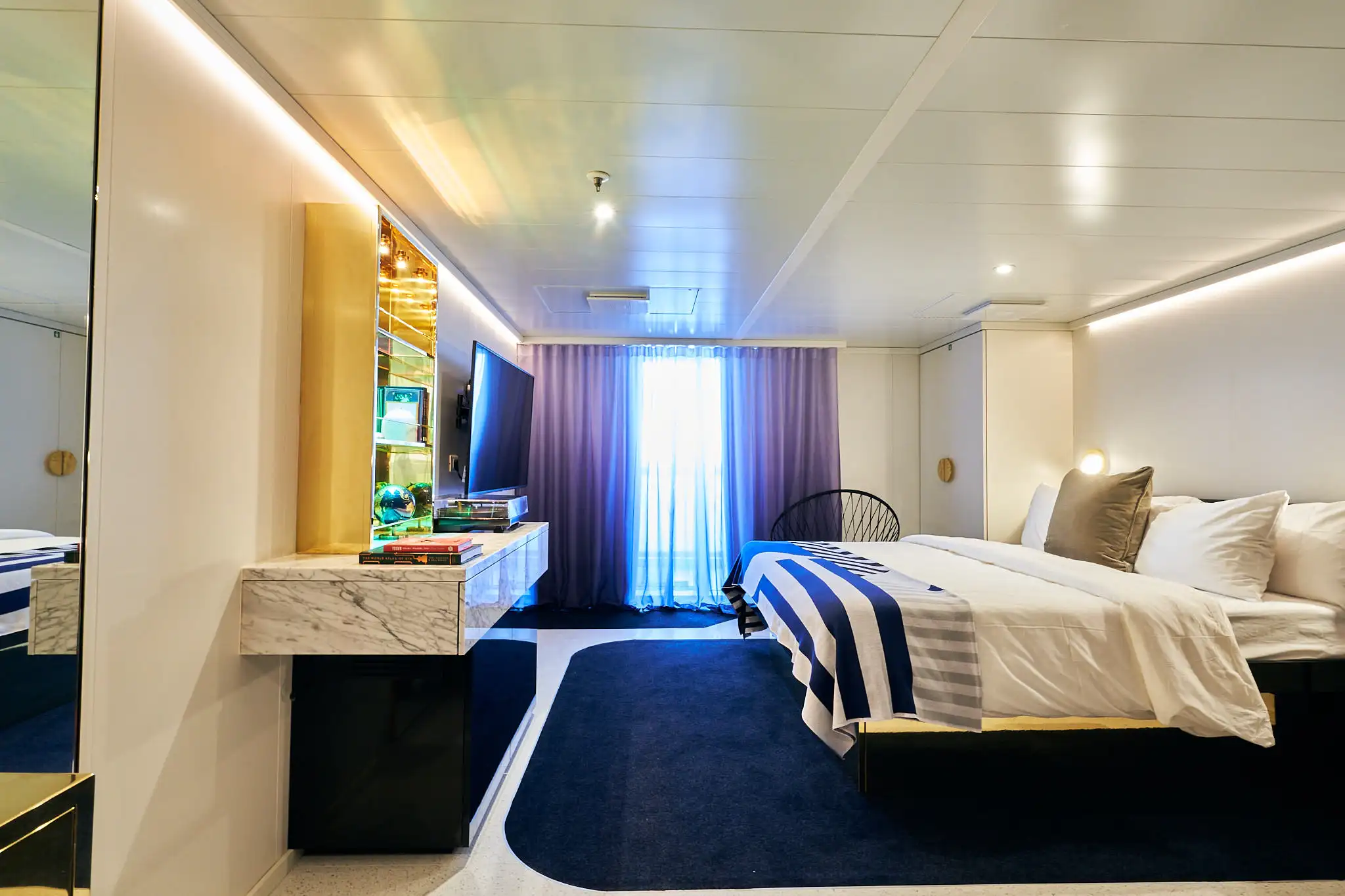 IMG-STE-ADA-seriously-suite-interior-v1-1052